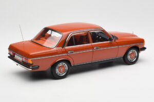 Mercedes 200 W123 English Punainen Jälleenmyyjäpainos Norev 1:18 B66040653 Metalli — kuva 3 / 8