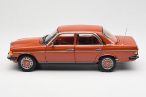 Mercedes 200 W123 English Punainen Jälleenmyyjäpainos Norev 1:18 B66040653 Metalli — kuva 4 / 8