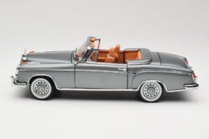 Mercedes 220 SE W128 Avoauto Grey Metallic Sun Star 1:18 3352-M1 Metalli — kuva 4 / 8
