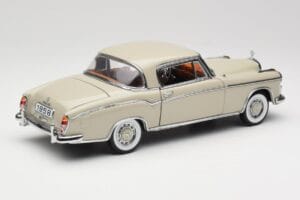 Mercedes 220 SE W128 Coupe Vaaleanharmaa Sun Star 1:18 3568 Metalli — kuva 3 / 8