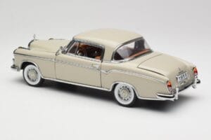 Mercedes 220 SE W128 Coupe Vaaleanharmaa Sun Star 1:18 3568 Metalli — kuva 7 / 8
