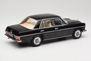 Mercedes 220D W115 Musta MCG 1:18 MCG18117 Metalli — kuva 2 / 6