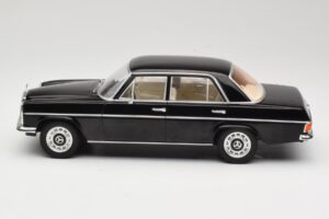Mercedes 220D W115 Musta MCG 1:18 MCG18117 Metalli — kuva 3 / 6