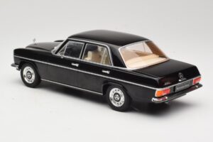 Mercedes 220D W115 Musta MCG 1:18 MCG18117 Metalli — kuva 5 / 6