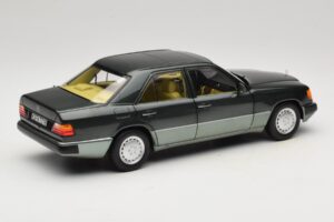 Mercedes 230E W124 Night Green Metallic Norev 1:18 183952 Metalli — kuva 3 / 8