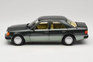 Mercedes 230E W124 Night Green Metallic Norev 1:18 183952 Metalli — kuva 4 / 8