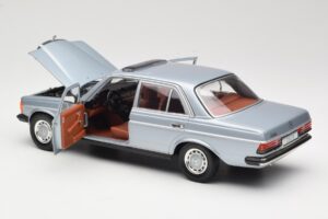 Mercedes 230E W123 Hopea & Vaaleansininen Revell 1:18 08407 Metalli — kuva 5 / 8