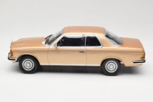 Mercedes 280 CE C123 Kulta Norev 1:18 183587 Metalli — kuva 3 / 6