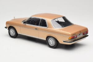 Mercedes 280 CE C123 Kulta Norev 1:18 183587 Metalli — kuva 5 / 6