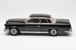 Mercedes 280 SE W111 Coupe Musta AUTOart 1:18 76286 Metalli — kuva 4 / 8