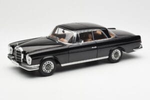 Mercedes 280 SE W111 Coupe Musta AUTOart 1:18 76286 Metalli