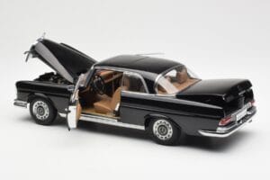 Mercedes 280 SE W111 Coupe Musta AUTOart 1:18 76286 Metalli — kuva 5 / 8