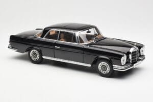 Mercedes 280 SE W111 Coupe Musta AUTOart 1:18 76286 Metalli — kuva 6 / 8