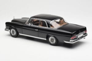 Mercedes 280 SE W111 Coupe Musta AUTOart 1:18 76286 Metalli — kuva 7 / 8