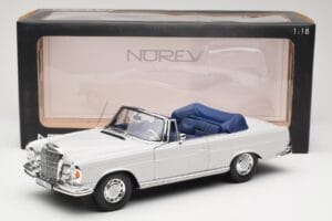 Mercedes 280 SE W111 Cabriolet Vaaleanharmaa Norev 1:18 183530 Metalli — kuva 8 / 8