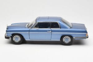 Mercedes 280C/8 W114 Coupe Sininen Metallic AUTOart 1:18 76187 Metalli — kuva 4 / 8
