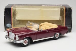 Mercedes 280SE W108 Bordeaux Punainen Maisto 1:18 31811 Metalli — kuva 8 / 8