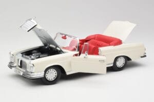 Mercedes 280SE W108 Ivory Valkoinen Maisto 1:18 50223 Metalli — kuva 2 / 8
