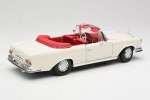 Mercedes 280SE W108 Ivory Valkoinen Maisto 1:18 50223 Metalli — kuva 3 / 8