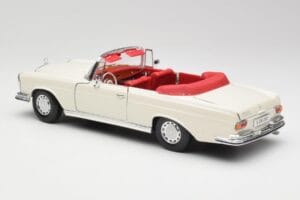 Mercedes 280SE W108 Ivory Valkoinen Maisto 1:18 50223 Metalli — kuva 7 / 8