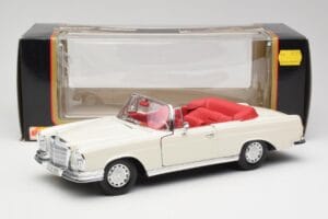 Mercedes 280SE W108 Ivory Valkoinen Maisto 1:18 50223 Metalli — kuva 8 / 8