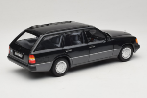 Mercedes 300 D W124 Farmari Musta Norev 1:18 183960 Metalli — kuva 3 / 8