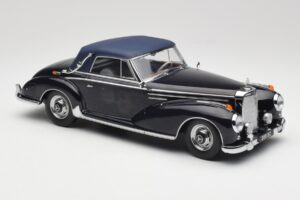 Mercedes 300 SC W188 Avoauto Softtop Tummansininen KK-Scale 1:18 KKDC180944 Metalli — kuva 4 / 6