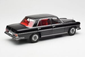Mercedes 300 SEL 6.3 W109 Musta AUTOart 1:18 76140 Metalli — kuva 3 / 8