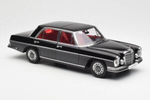 Mercedes 300 SEL 6.3 W109 Musta AUTOart 1:18 76140 Metalli — kuva 6 / 8