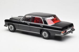 Mercedes 300 SEL 6.3 W109 Musta AUTOart 1:18 76140 Metalli — kuva 7 / 8
