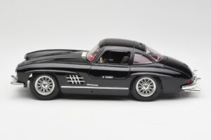 Mercedes 300 SL W198 Musta Bburago 1:18 35791 Metalli — kuva 4 / 8