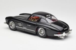 Mercedes 300 SL W198 Musta Bburago 1:18 35791 Metalli — kuva 7 / 8