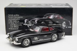 Mercedes 300 SL W198 Musta Bburago 1:18 35791 Metalli — kuva 8 / 8