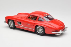 Mercedes 300 SL Punainen Bburago 1:18 3015 Metalli — kuva 7 / 8