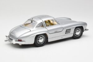 Mercedes 300 SL Hopea Bburago 1:18 3013 Metalli — kuva 3 / 8