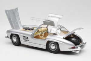 Mercedes 300 SL Hopea Bburago 1:18 3013 Metalli — kuva 5 / 8