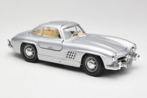 Mercedes 300 SL Hopea Bburago 1:18 3013 Metalli — kuva 6 / 8