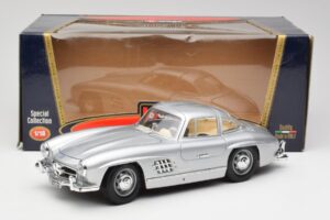 Mercedes 300 SL Hopea Bburago 1:18 3013 Metalli — kuva 8 / 8
