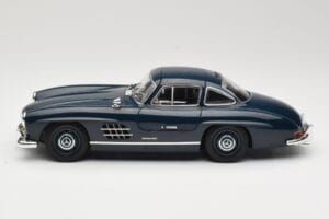 Mercedes 300 SL W198 Gullwing Tummansininen Minichamps 1:18 110037216 Metalli — kuva 4 / 8