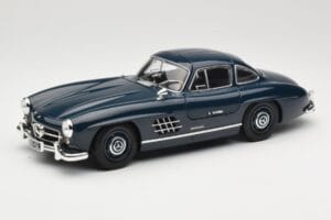 Mercedes 300 SL W198 Gullwing Tummansininen Minichamps 1:18 110037216 Metalli