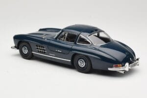 Mercedes 300 SL W198 Gullwing Tummansininen Minichamps 1:18 110037216 Metalli — kuva 7 / 8