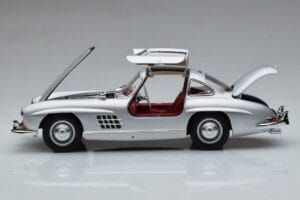 Mercedes 300 SL W198 Gullwing Norev 1:18 183850 Metalli — kuva 4 / 8