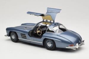 Mercedes 300 SL W198 Gullwing Light Blue Metallic Minichamps 1:18 110037220 Metalli — kuva 5 / 8