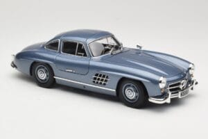 Mercedes 300 SL W198 Gullwing Light Blue Metallic Minichamps 1:18 110037220 Metalli — kuva 6 / 8