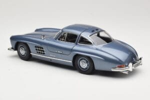Mercedes 300 SL W198 Gullwing Light Blue Metallic Minichamps 1:18 110037220 Metalli — kuva 7 / 8