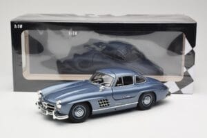 Mercedes 300 SL W198 Gullwing Light Blue Metallic Minichamps 1:18 110037220 Metalli — kuva 8 / 8