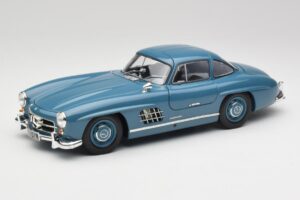 Mercedes 300 SL W198 Vaaleansininen Minichamps 1:18 180039007 Metalli