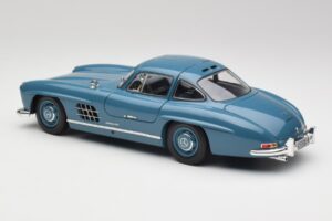 Mercedes 300 SL W198 Vaaleansininen Minichamps 1:18 180039007 Metalli — kuva 7 / 8