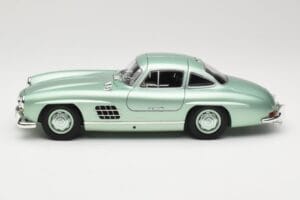 Mercedes 300 SL W198 Gullwing Light Green Metallic Minichamps 1:18 110037221 Metalli — kuva 4 / 8