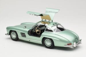 Mercedes 300 SL W198 Gullwing Light Green Metallic Minichamps 1:18 110037221 Metalli — kuva 5 / 8